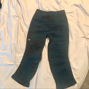 Lululemon zone in tight crops